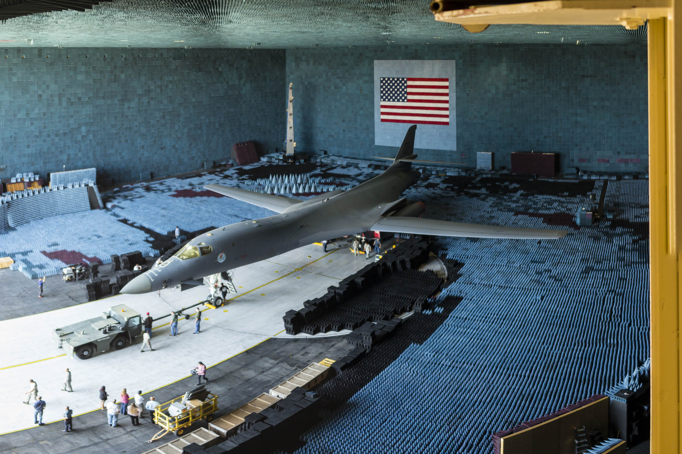B-1B_in_the_Benefield_Anechoic_Facility.jpg