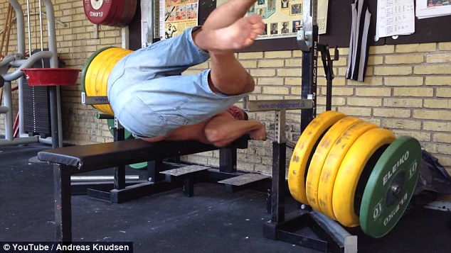 1414079874501_Image_galleryImage_Bench_Press_Fail_safety_b.JPG