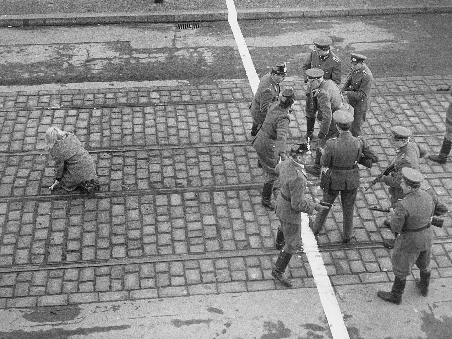 west_berlin_1955_woman_escape_zps3arl3tt8.jpg
