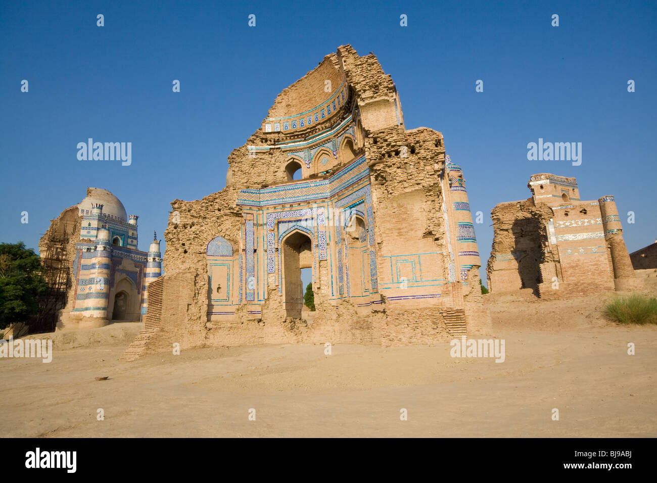 islam-pakistan-punjab-tomb-bibi-jawindi-uch-sharif-BJ9ABJ.jpg