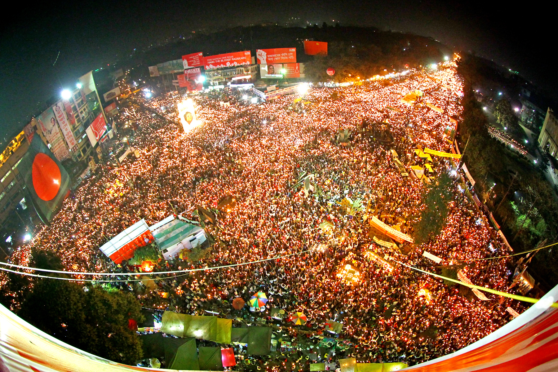 Shahbag_Projonmo_Square_Uprising_Demanding_Death_Penalty_of_the_War_Criminals_of_1971_in_Bangladesh_32.jpg