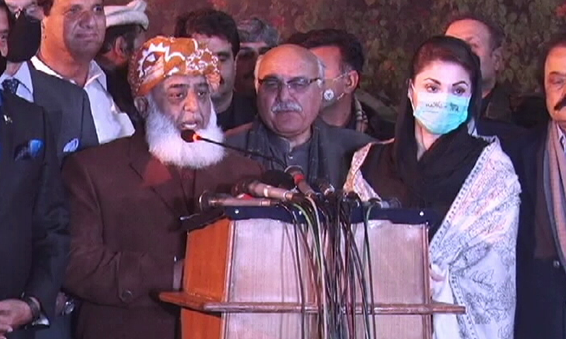 PDM chief Maulana Fazlur Rehman addressing a press conference with other opposition leaders at Raiwind on Friday. — DawnNewsTV