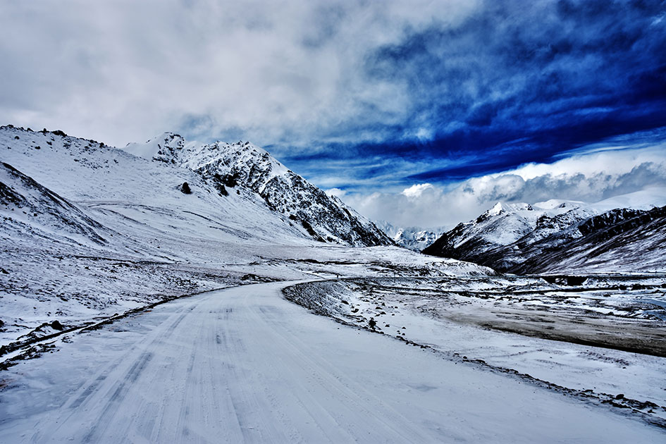 Blue-Horizon-near-Khunjrab-Pass.jpg