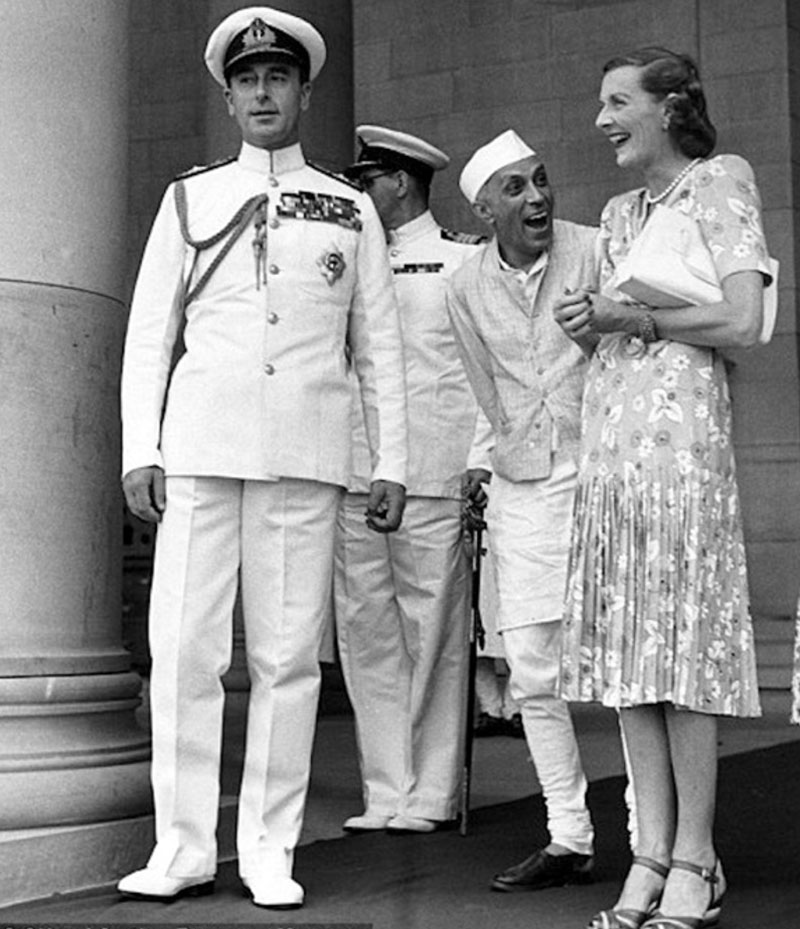 Edwina-laughs-with-Nehru.jpg