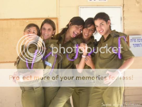 GroupofIsraeliArmychicks.jpg