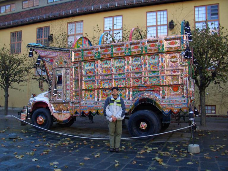 256_p_folk_museum_pakistani_truck.JPG