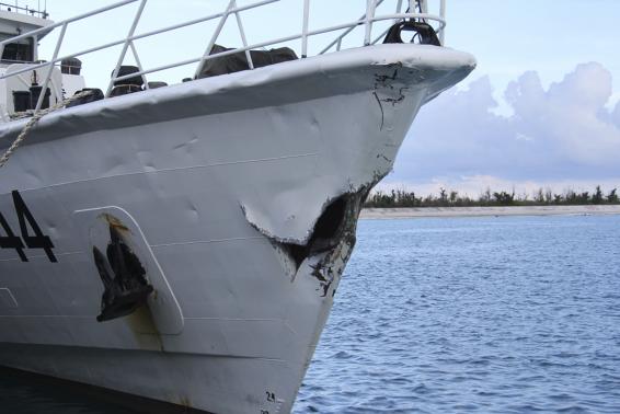 damage-on-chinese-coast-guard-ship-44044-caused-by-a-collision-with-vietnam-ships.jpg