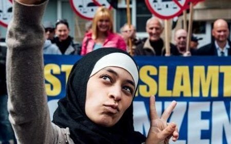 muslim_protest-large_trans++eo_i_u9APj8RuoebjoAHt0k9u7HhRJvuo-ZLenGRumA-xlarge_trans++SZCfQn3UNBPwFTCNOaG4IZrdAyC4X8LiP0eJDs56kOA.jpg