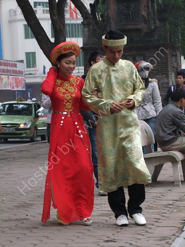 Hanoi_Vietnamese_Costume3_6_March_2011.JPG