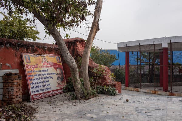 The chief priest at Dasna Devi temple, Yati Narsinghanand, has called for violence against Muslims. A sign bearing his image warns Hindus to have at least five children or see their lineage destroyed. 