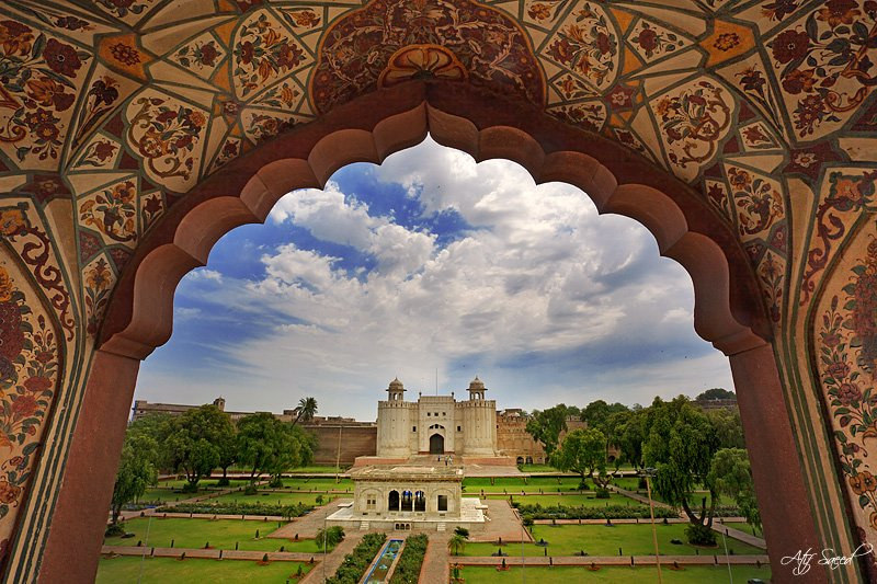 Lahore-Fort-Shahi-Qila-Lahore-Punjab-Pakistan.jpg
