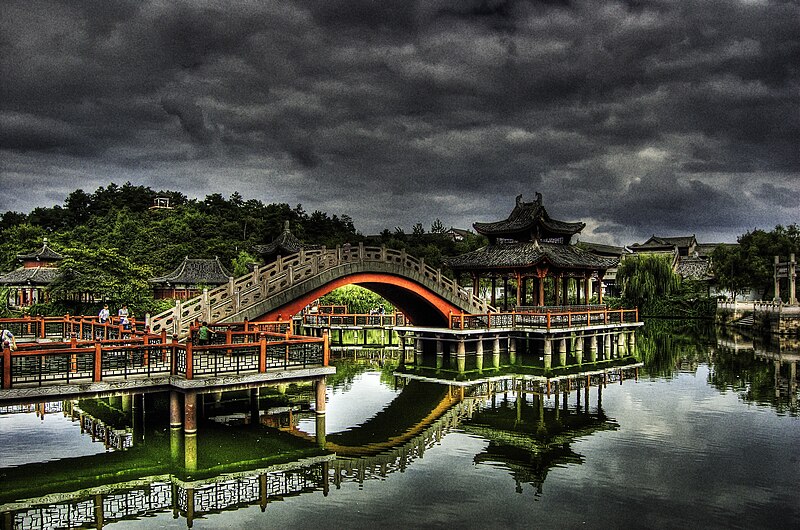 800px-The_Bridge_in_Hengdian..jpg