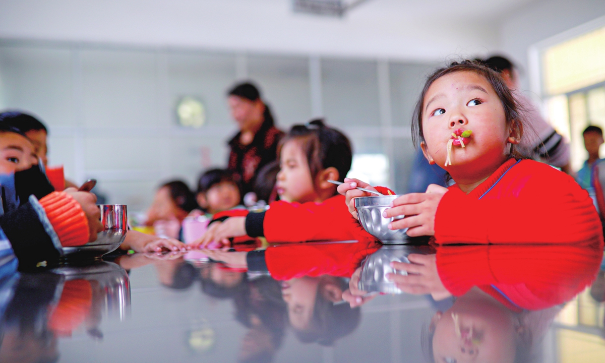 Children have lunch at a kindergarten in Shangluo, Northwest China's Shaanxi Province. Photo: VCG