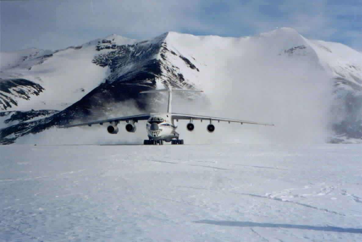 Russian_IL-76_Antarctica.jpg