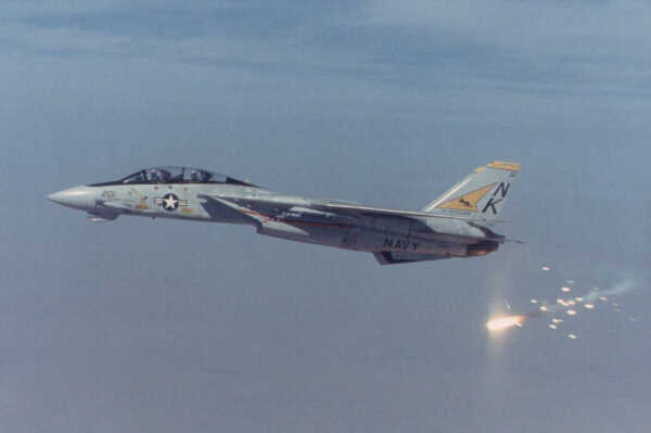 f14-detail-chaff-flare-02l.jpg