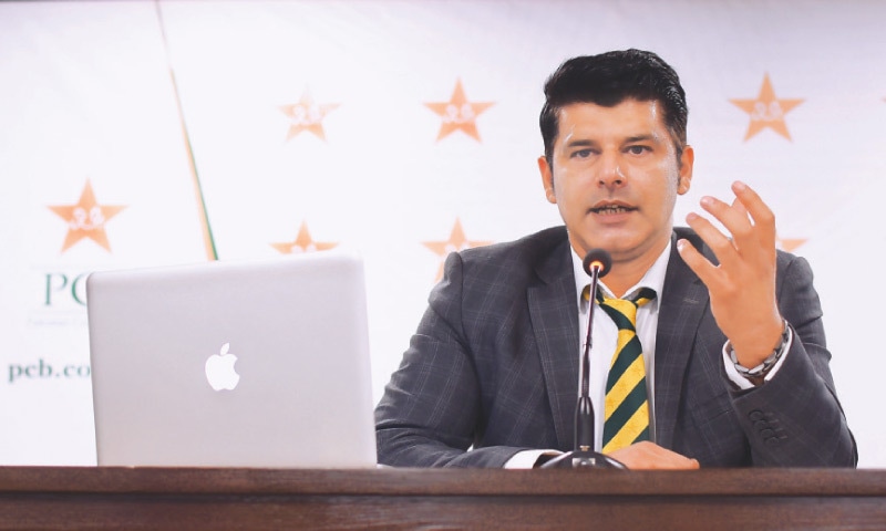 KARACHI: Chief selector Mohammad Wasim makes a point during his media conference at the National Stadium on Friday.— PCB