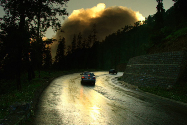 Slow_On_Turns_Murree_Pa_48f723b587a09.jpg