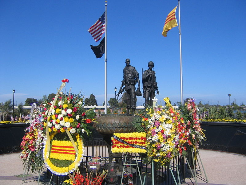 2013-04-28-800pxVietnam_War_Memorial_Westminster.jpg