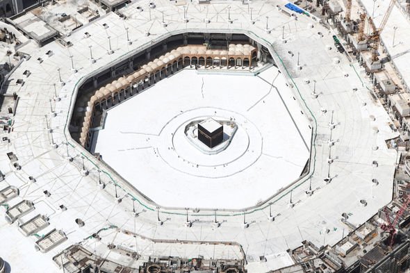 Kabbah-Areas-in-Mecca-are-being-relentlessly-expanded-to-cater-for-visiting-worshippers-2496648.jpg