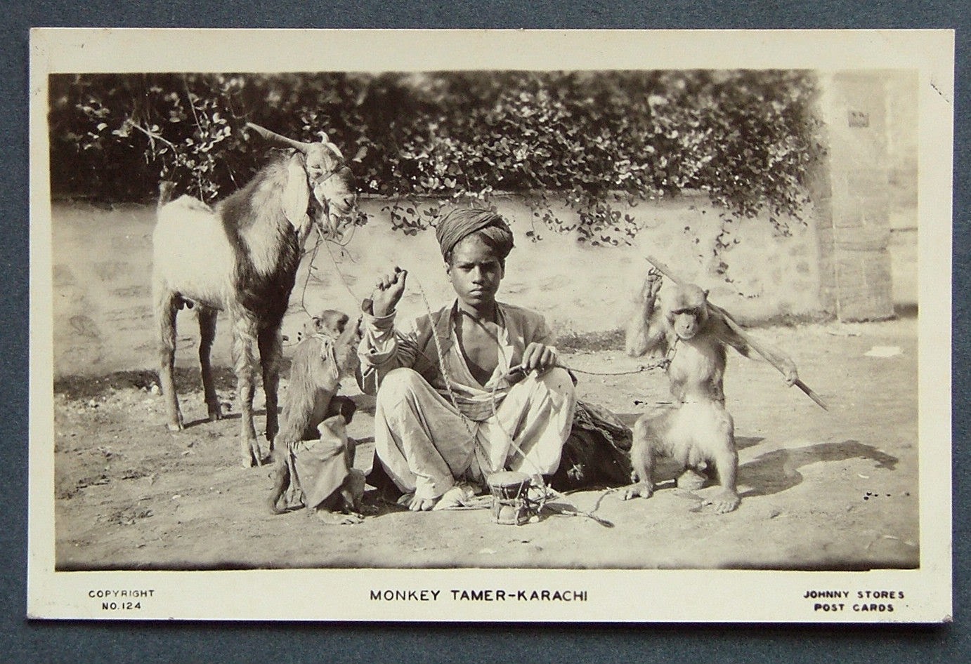 Monkey+Tamer+-+Karachi.JPG