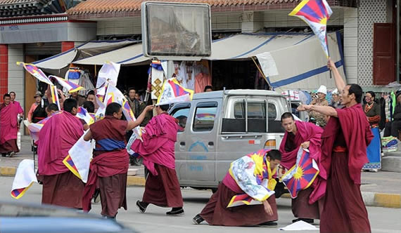 tibetmonksprotest.jpg