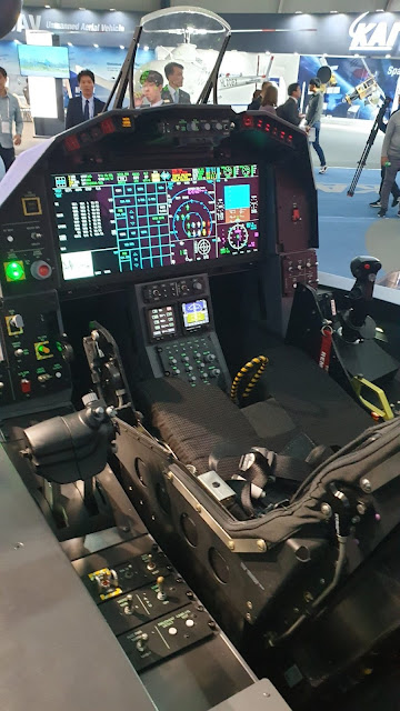 KF-X%2Bcockpit%2Bmock%2Bup-5.jpg