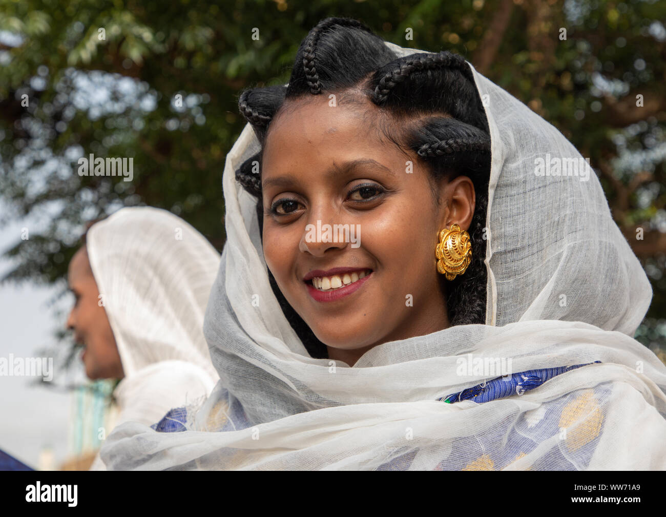 eritrean-woman-with-traditionbal-hairstyle-central-region-asmara-eritrea-WW71A9.jpg