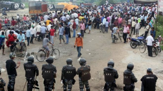 151102082811_india_nepal_border_crisis_640x360_ap_nocredit.jpg