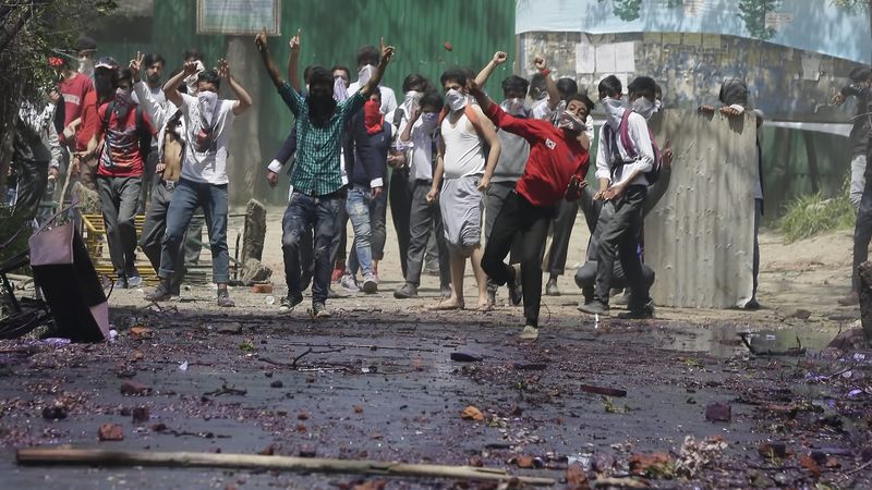 Witness the clashing of students and security forces in Indian-controlled Kashmir in 2017