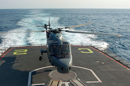 South+African+Naval+Lynx+landing+on+INS+Mysore+as+part+of+IBSAMAR+2010.jpg