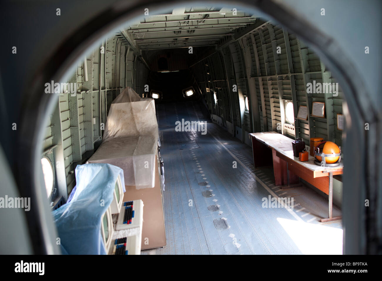 interior-space-of-the-cargo-helicopter-mi-26-halo-heavy-transport-BF9TKA.jpg