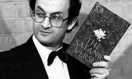 Salman-Rushdie-holding-a--002.jpg