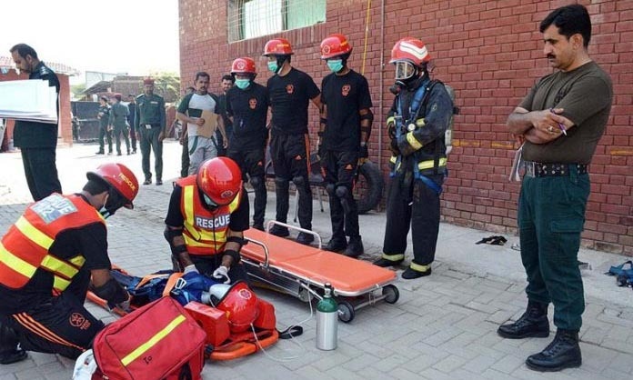 Rescue 1122 officials demonstrate their skills during the Inter-district Rescue Challenge at the Rescue 1122 office in Aziz Bhatti Town, Sargodha. — APP/File