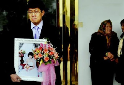 Chinese_man_Married_Dead_Bride_008.jpg