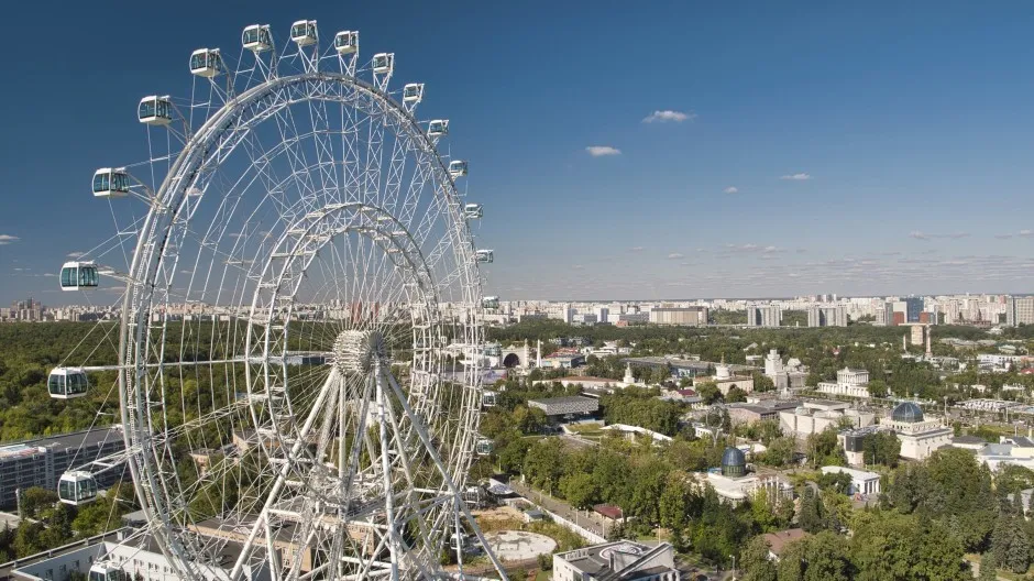 Das neu errichtete Riesenrad am Samstag in Moskau