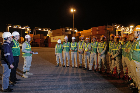 The transportation unit discussed the plan before starting the 200-km ride from the port to Hanoi. Since the vehicles were only allowed to run during the night time (10 p.m. to 6 a.m.), so it took two days to move all parts of the train to Hanoi.