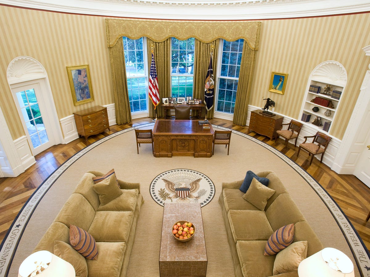 the-white-house-in-washington-dc-is-probably-the-worlds-most-famous-presidential-abode-and-the-oval-office-the-presidents-formal-workspace-probably-its-most-famous-room-this-is-where-president-barack-obama-confers-with-diplomats-staff-dignitaries-and-heads-of-state.jpg