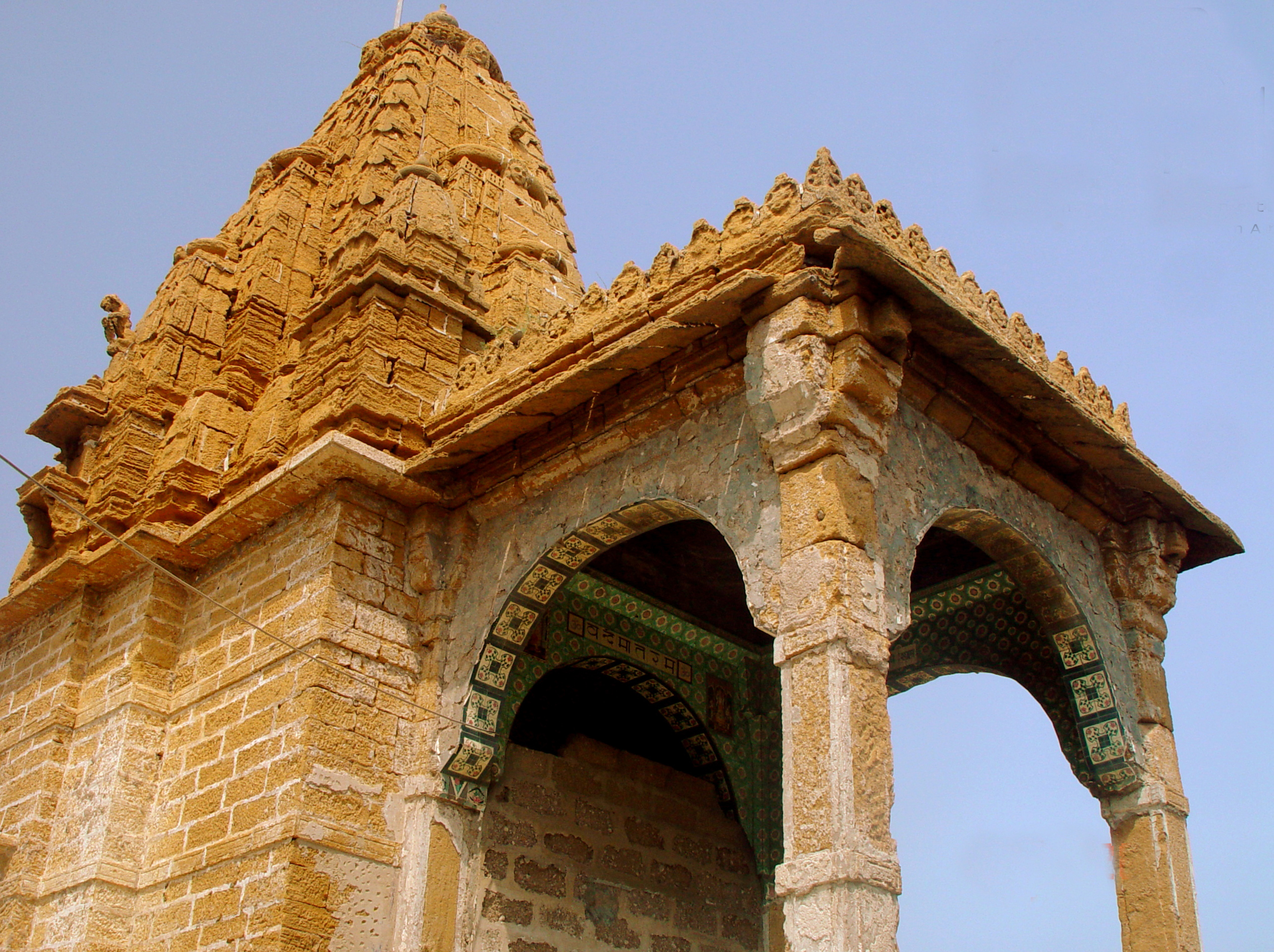 Shri_Varun_Dev_Mandir_Manora_Karachi.jpg