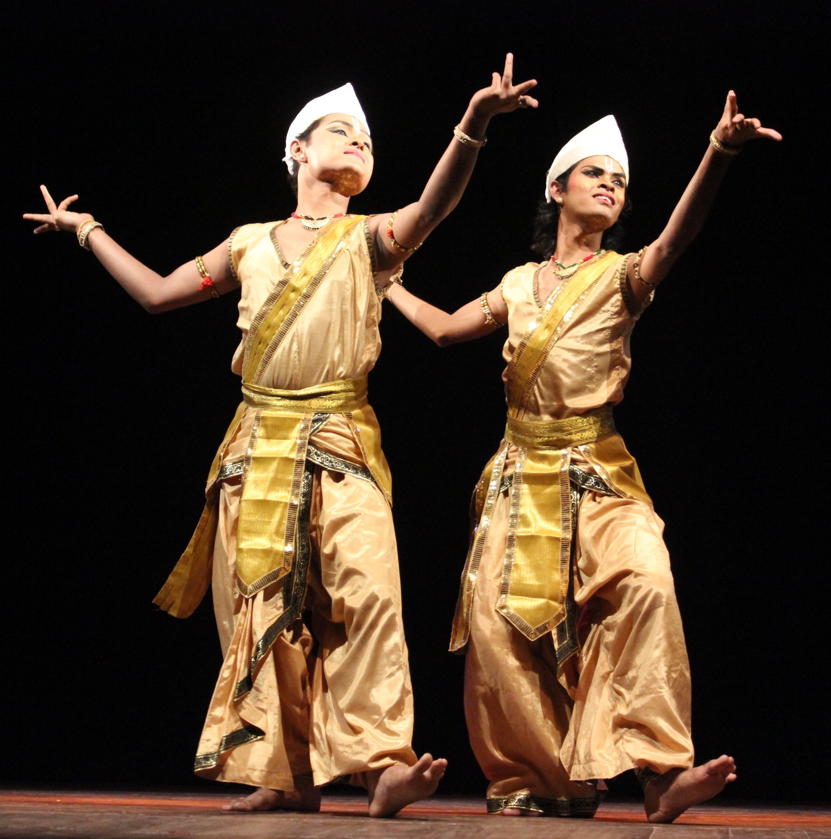 Satriya_dance_performance_at_Guwahati_Rabindra_Bhawan_2.JPG