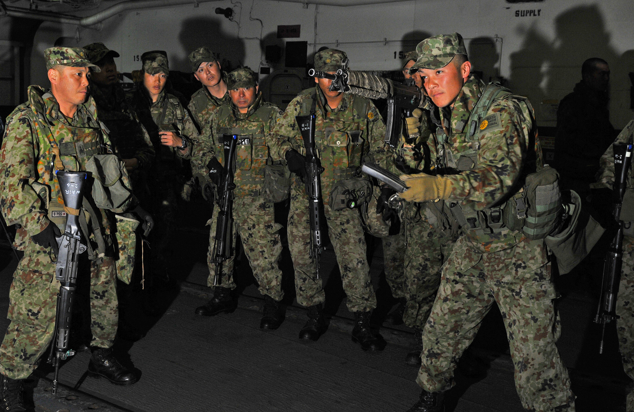 US_Navy_120208-N-KB563-051_Members_of_the_Japan_Ground_Self-Defense_Force_conduct_small_arms_weapons_training_aboard_the_amphibious_assault_ship_US.jpg