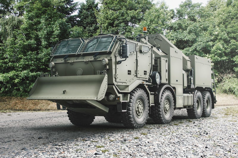 T815-7M3RC4_8x8_recovery_vehicle_800x.jpg