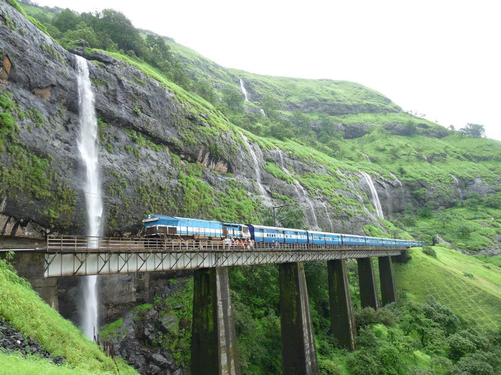 Konkan-Rail-Route-in-Monsoons.jpg