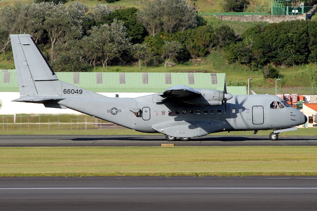 USAF_-_CN-235-100M_QC_-_Andre_Inacio.jpg