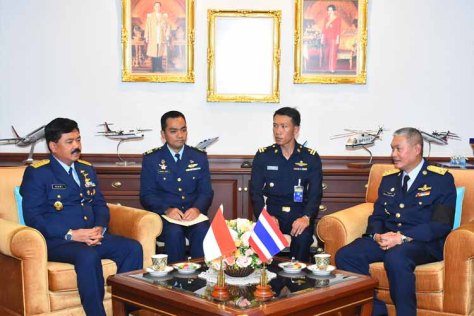 kasau-cc-dengan-cinc-rtaf-tni-au.jpg