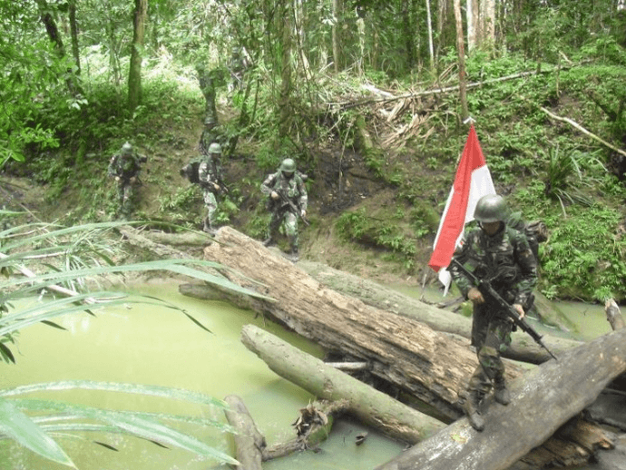 Galeri-Foto-Patroli-TNI-di-Perbatasan-Papua.png