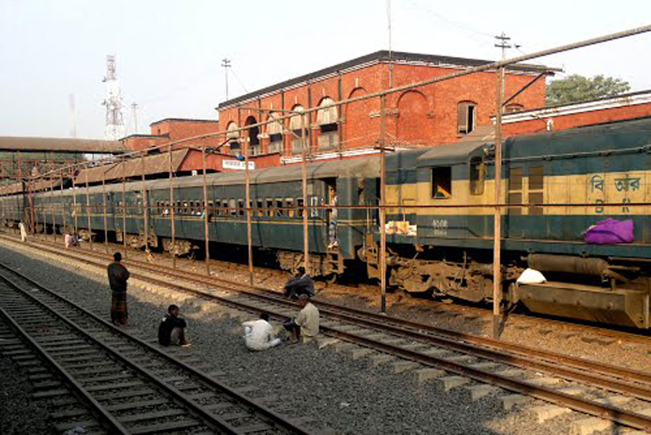 santahar-railway-station-1513361560.jpg