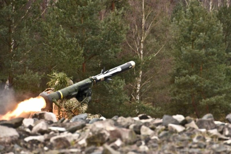 RaytheonLockheed-team-gets-48-million-foreign-Javelin-missile-contract.jpg