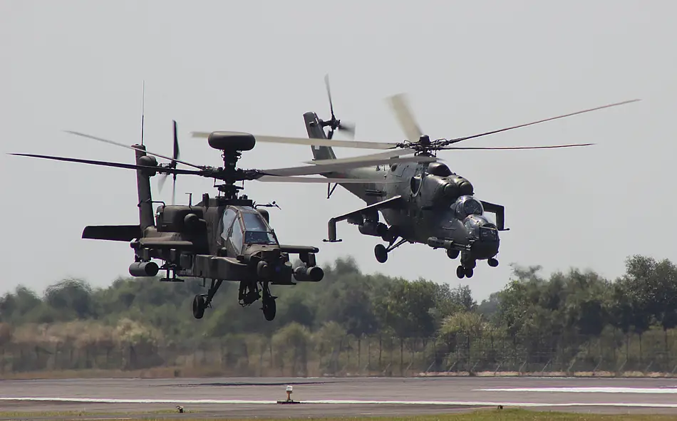 AH-64E-Mi-35-06-2015.jpg