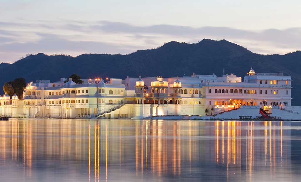 Taj-Lake-Palace-Udaipur.jpg