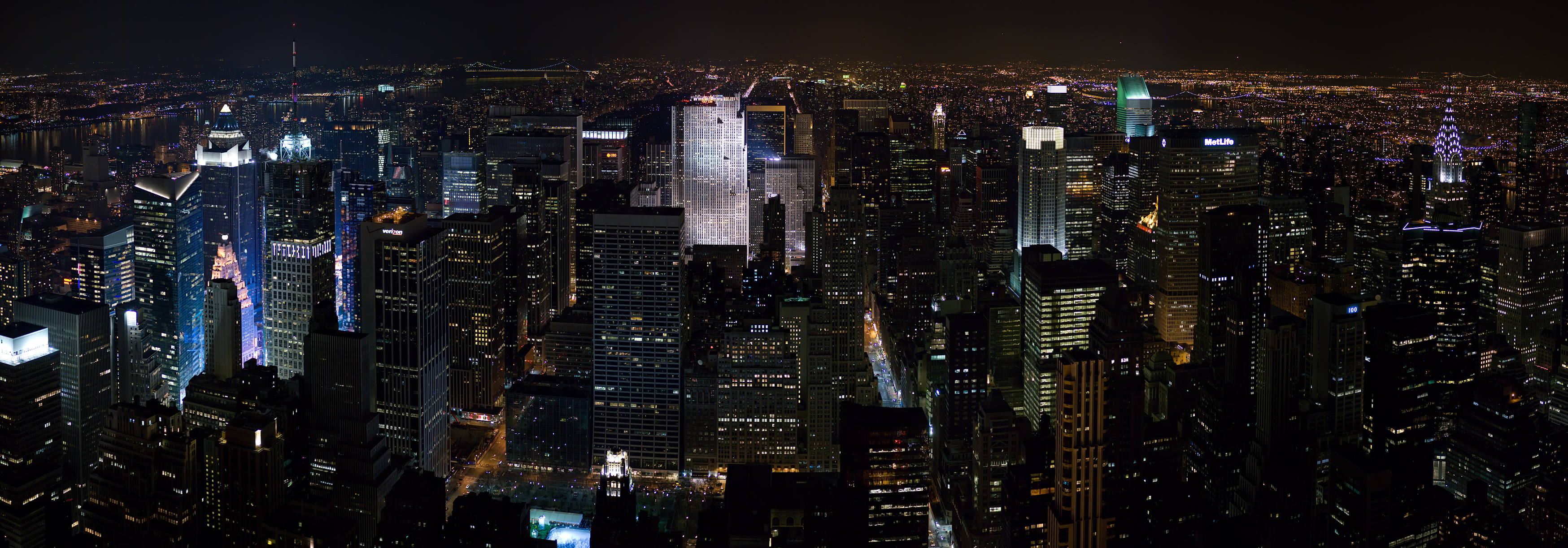 New_York_Midtown_Skyline_at_night_-_Jan_2006.jpg